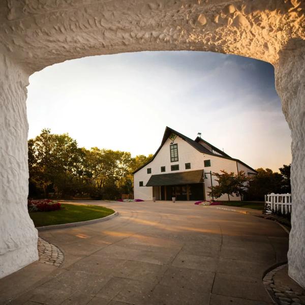 The Loveless Barn