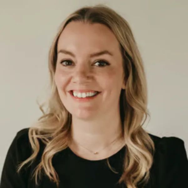 Emily Munroe - Headshot - 1