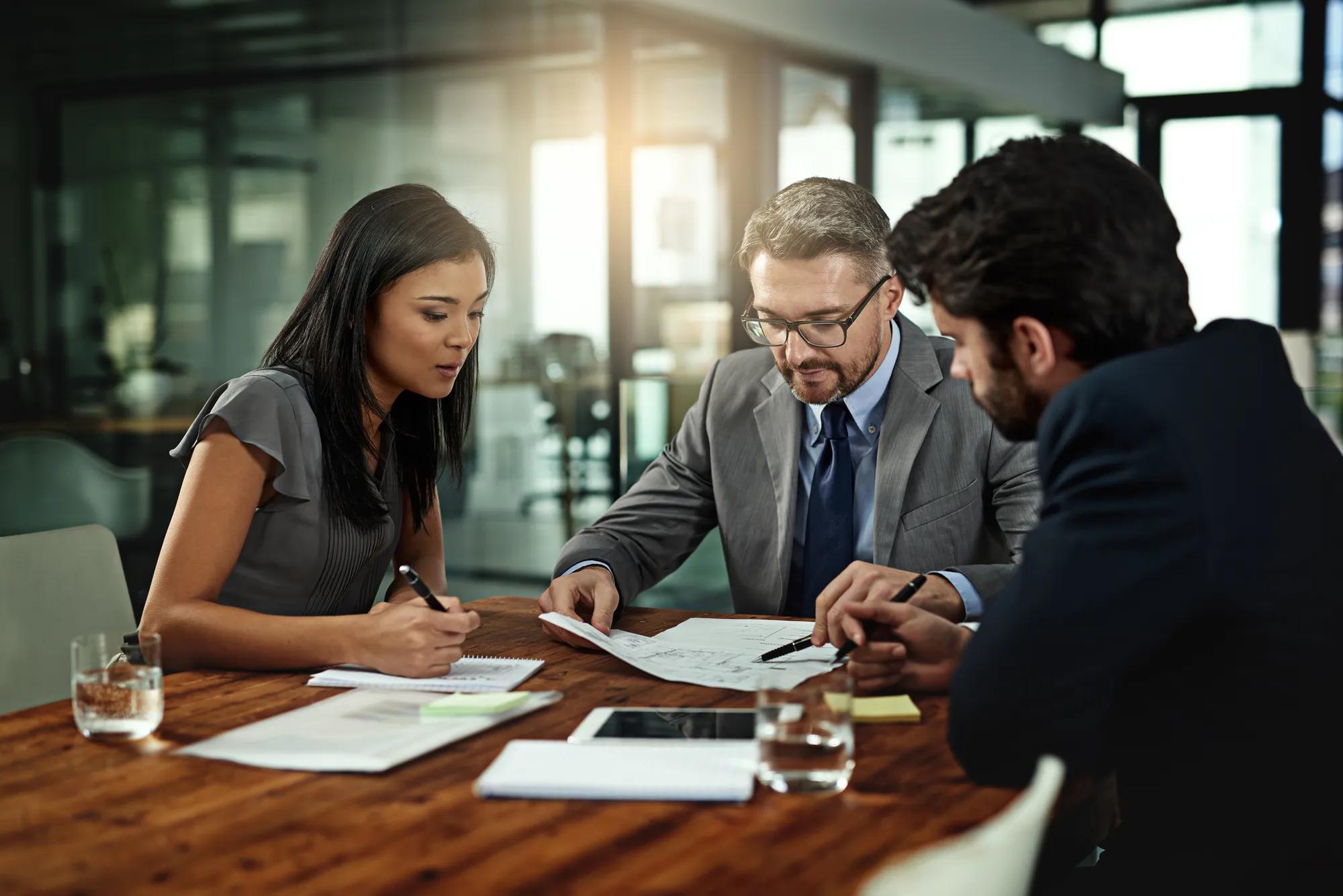HR and benefits leaders reviewing health plan fiduciary compliance, ERISA responsibilities, vendor due diligence, claims data, and cost-containment strategy.